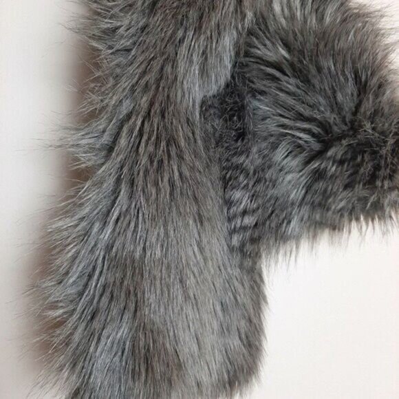 CLUB MONACO Faux Fur & Silk Lining Scarf Grey Sz O/S - Picture 4 of 6